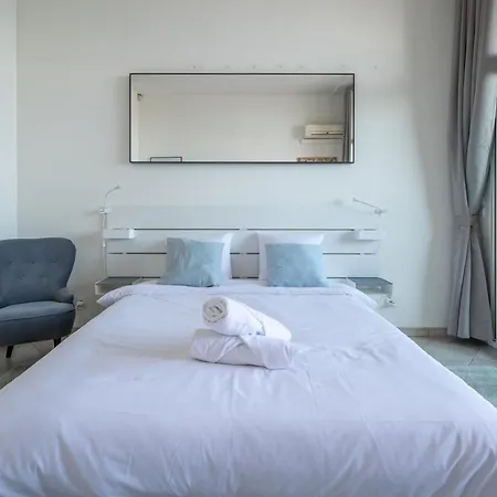 Anastasia, Sea Front, Terrace, Ground Floor Apartment Menton