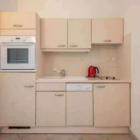 Anastasia, Sea Front, Terrace, Ground Floor Menton